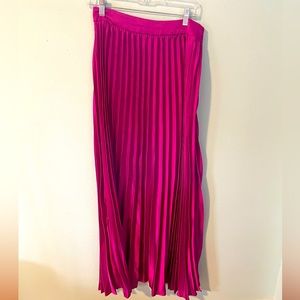 Pink pleated Maxi Skirt. Size M